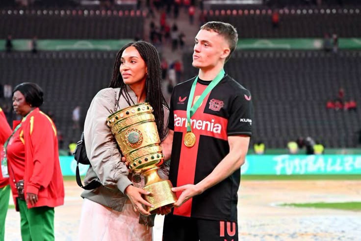 rael hoffmann vermögen florian wirtz freundin kuss